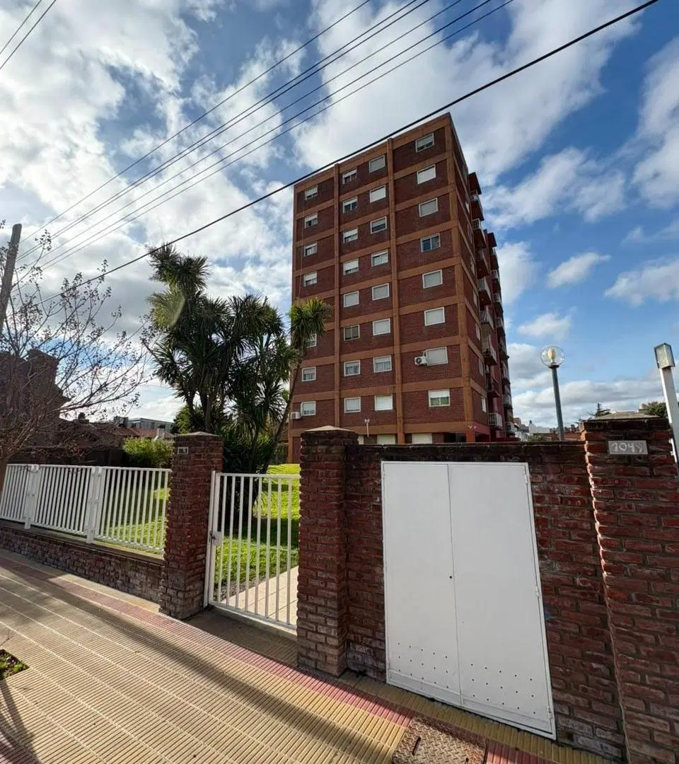 venta o permuta de departamento de dos habitaciones con patio y cochera en tandil 4