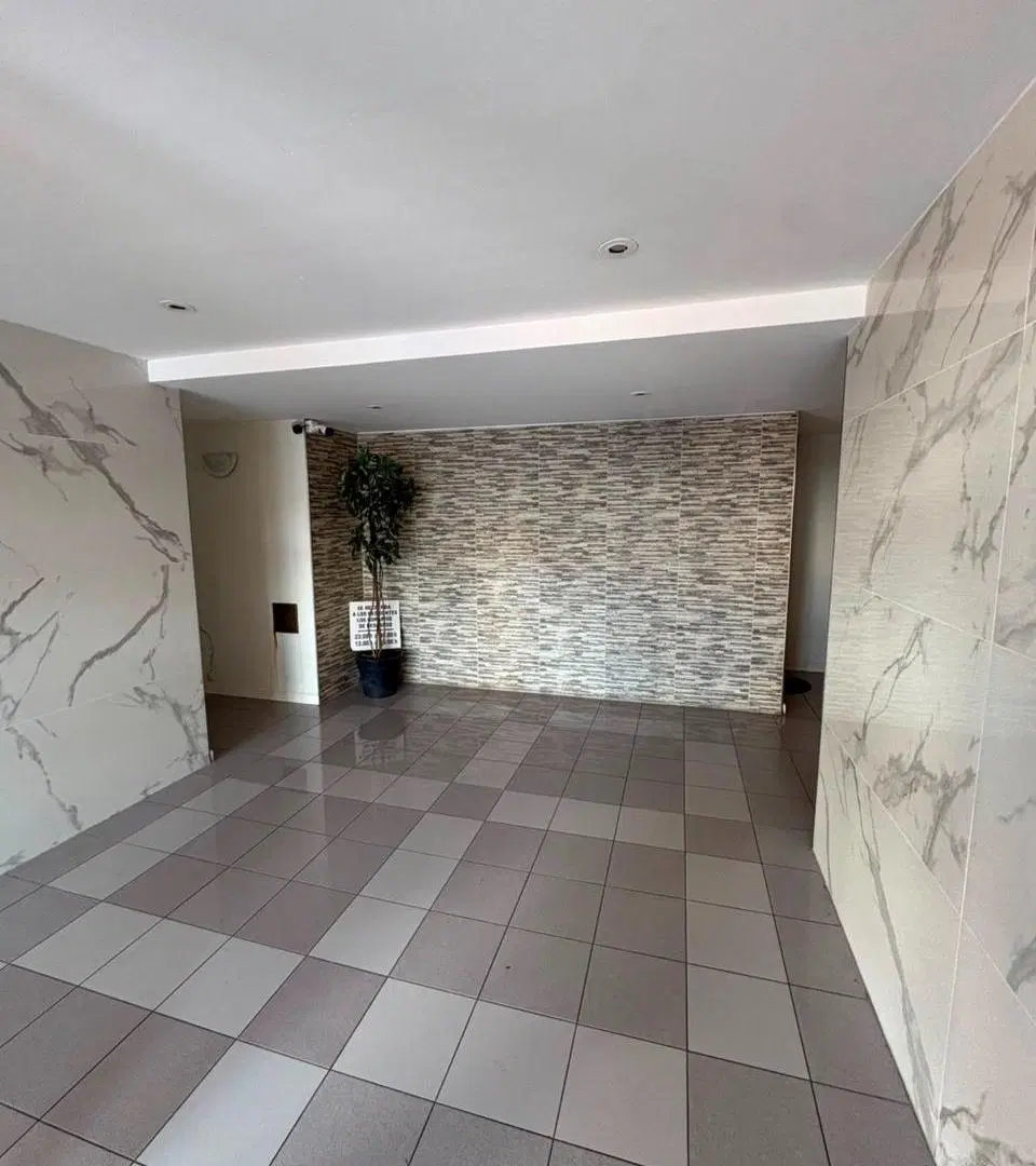 venta o permuta de departamento de dos habitaciones con patio y cochera en tandil 3
