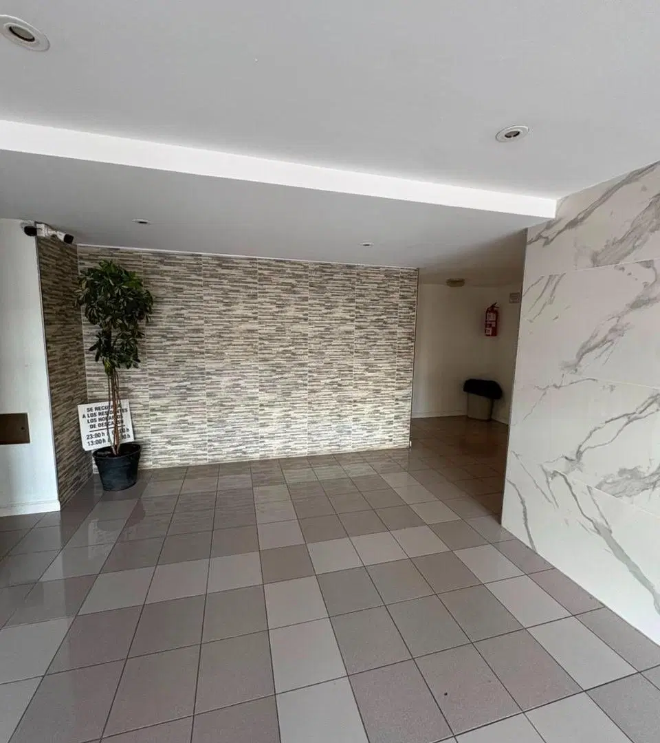 venta o permuta de departamento de dos habitaciones con patio y cochera en tandil 2