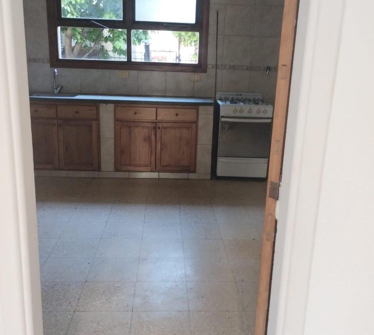 Foto de VENTA 2 CASAS Y UN DEPARTAMENTO EN TANDIL, imagen 5
