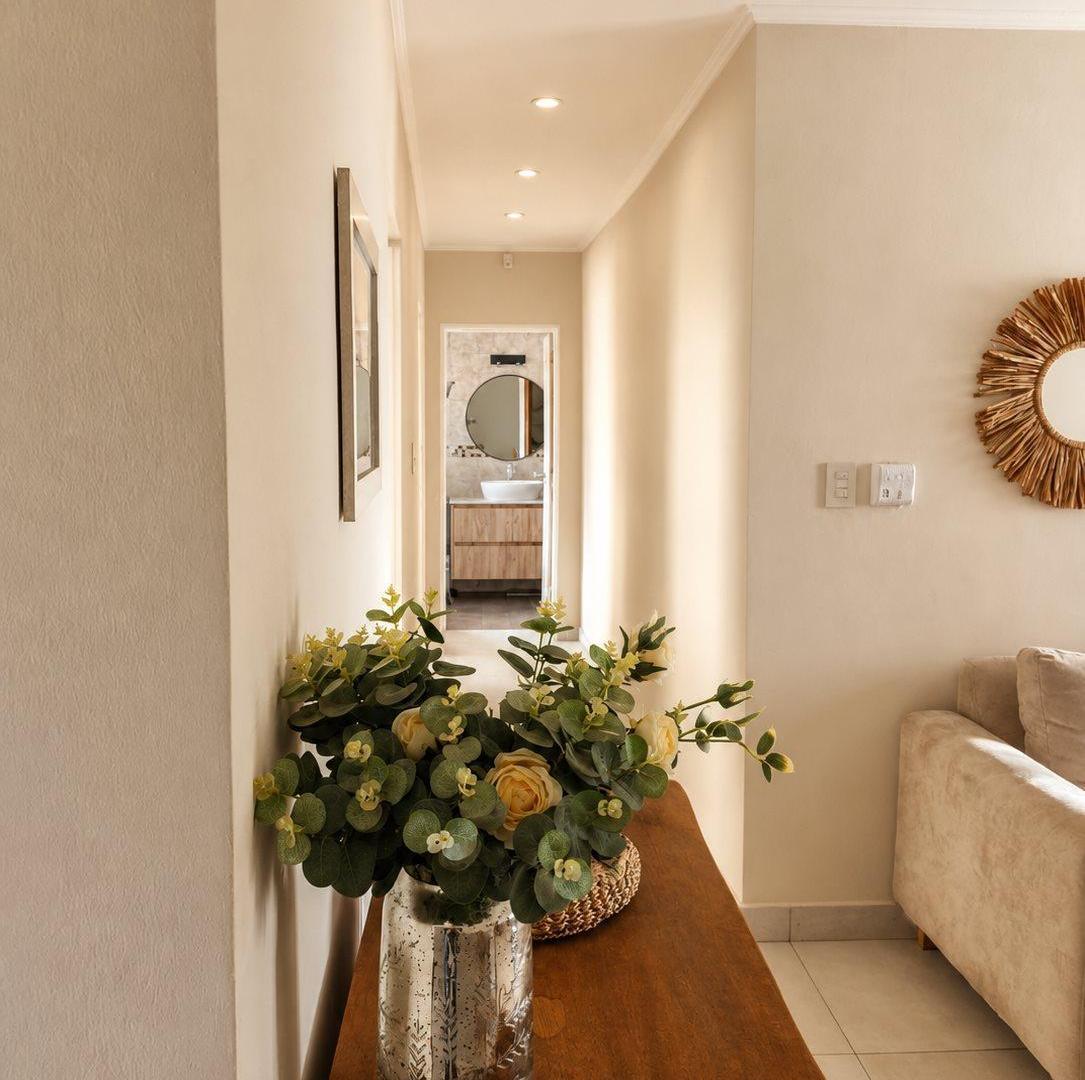 Foto de HERMOSA CASA EN VENTA 2 DORMITORIOS, imagen 2