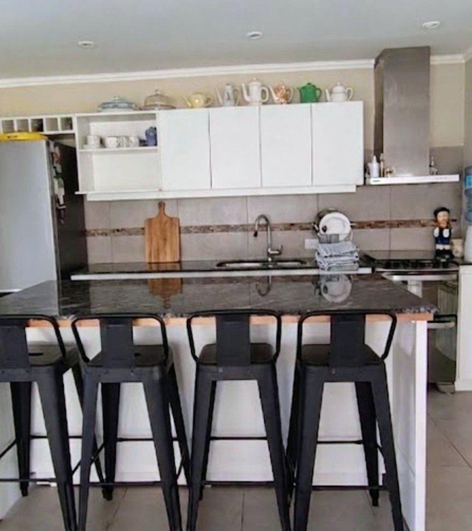 Foto de VENTA CASA 4 DORMITORIOS EN TANDIL, imagen 2