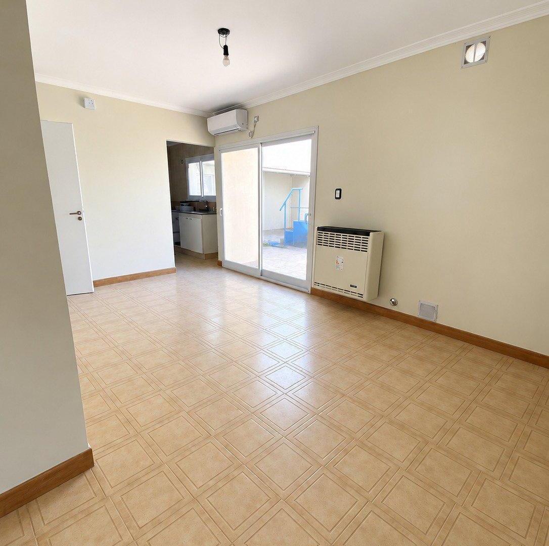 Foto de VENTA DE CASA 2 DORMITORIOS Y PILETA EN TANDIL ¡APTA CREDITO!, imagen 4