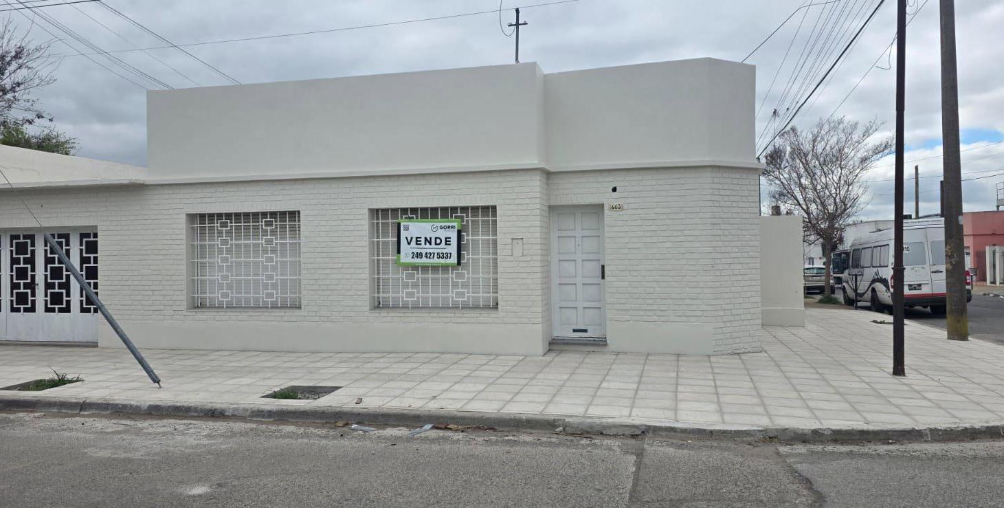 Foto de VENTA DE CASA 2 DORMITORIOS Y PILETA EN TANDIL ¡APTA CREDITO!, imagen 3