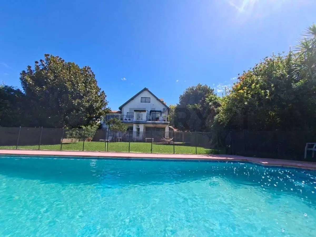 Venta casa de categoría 9 amb.Olivos - ACEPTA PERMUTA 3