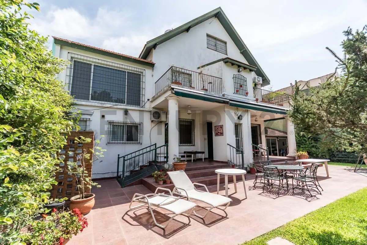 Venta casa de categoría 9 amb.Olivos - ACEPTA PERMUTA 4