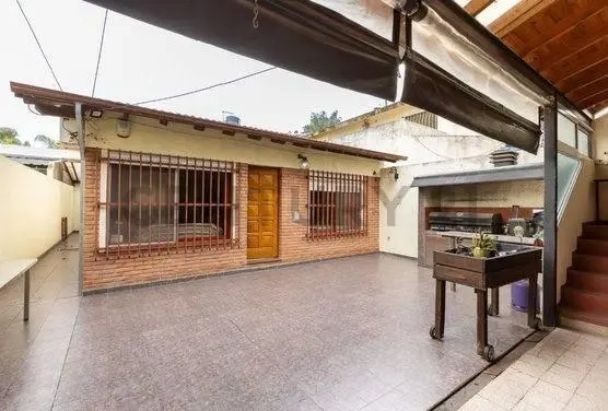 Casa Multifamiliar 3 en 1  cochera patio FINANCIA 2