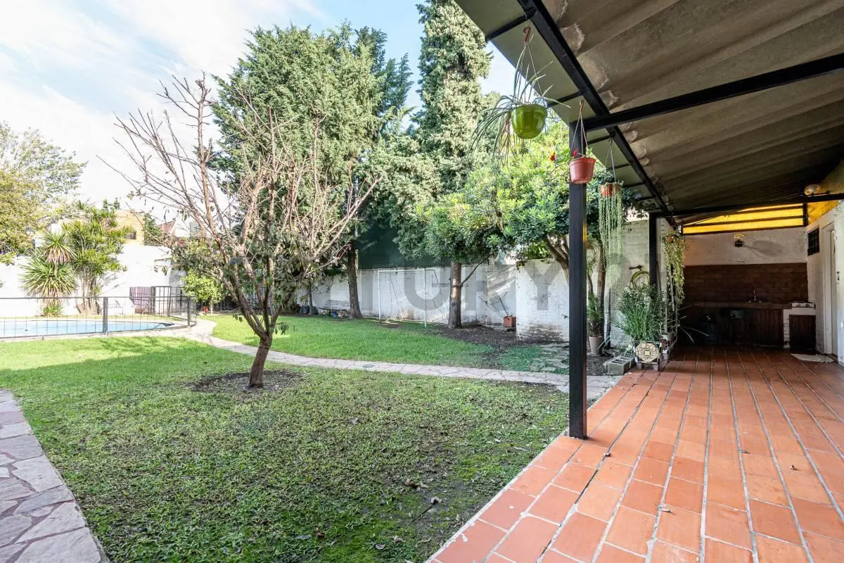 PH Tipo Casa con parque y piscina Permuta 5