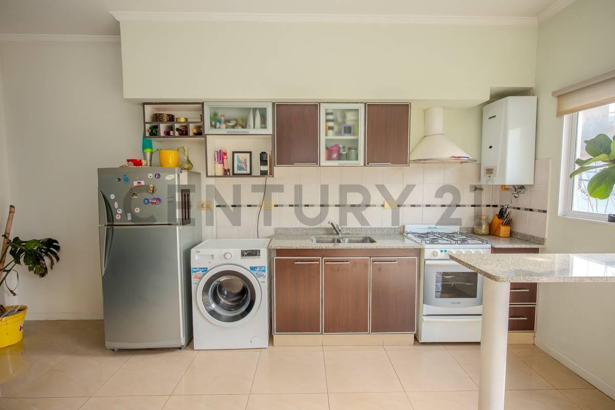 Departamento 2 amb con balcón y cochera PERMUTA