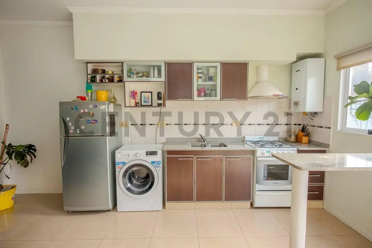 Departamento 2 amb con balcón y cochera PERMUTA 2