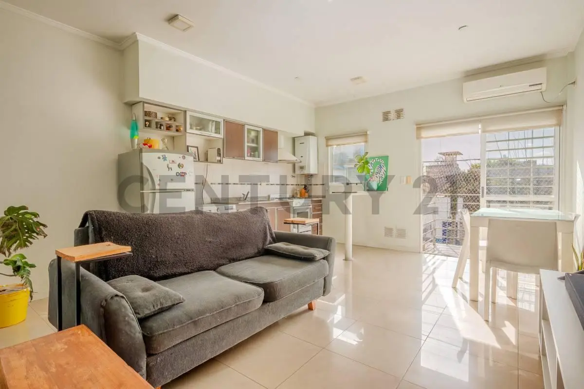 Departamento 2 amb con balcón y cochera PERMUTA 5