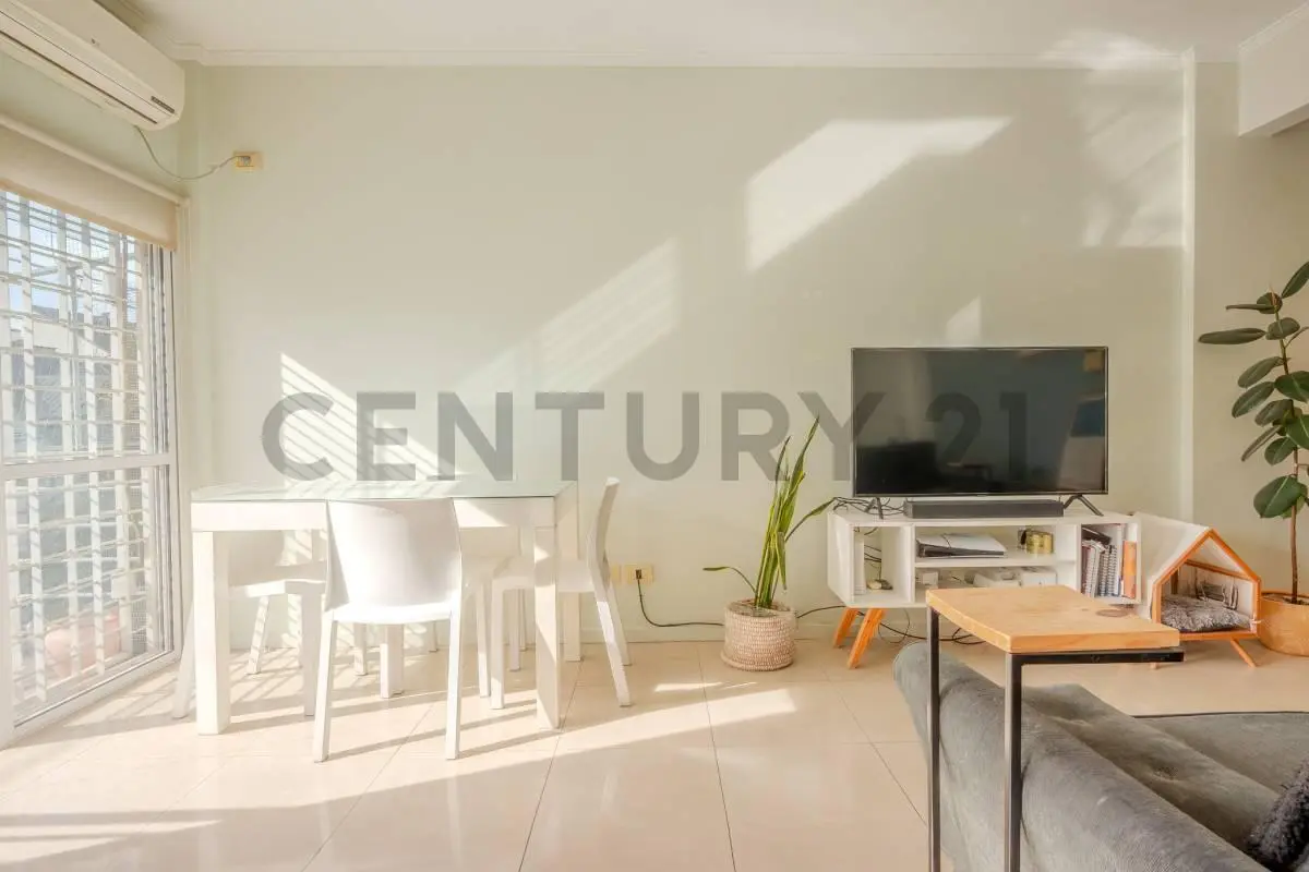 Departamento 2 amb con balcón y cochera PERMUTA 4