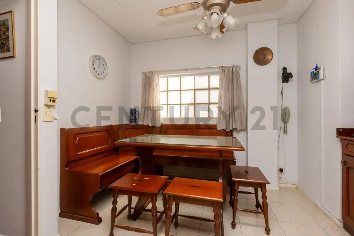 Depto 4 amb c/balcón y doble patio Caballito. Apto crédito. Permuta 5