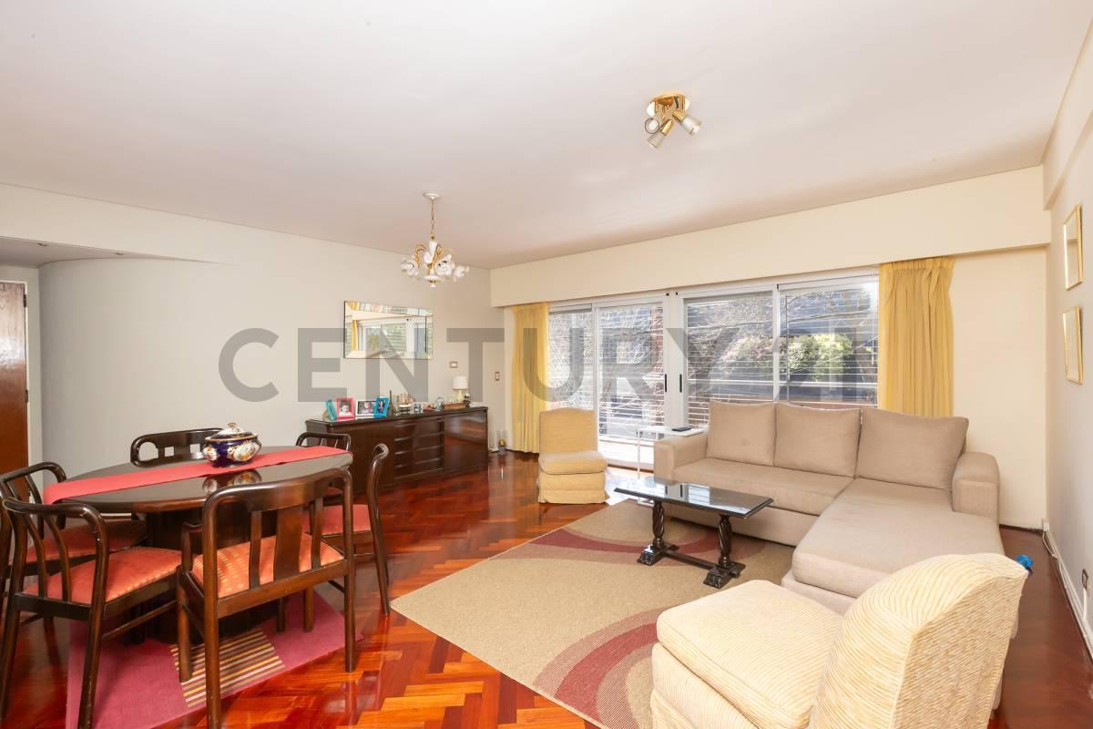 Depto 4 amb c/balcón y doble patio Caballito. Apto crédito. Permuta