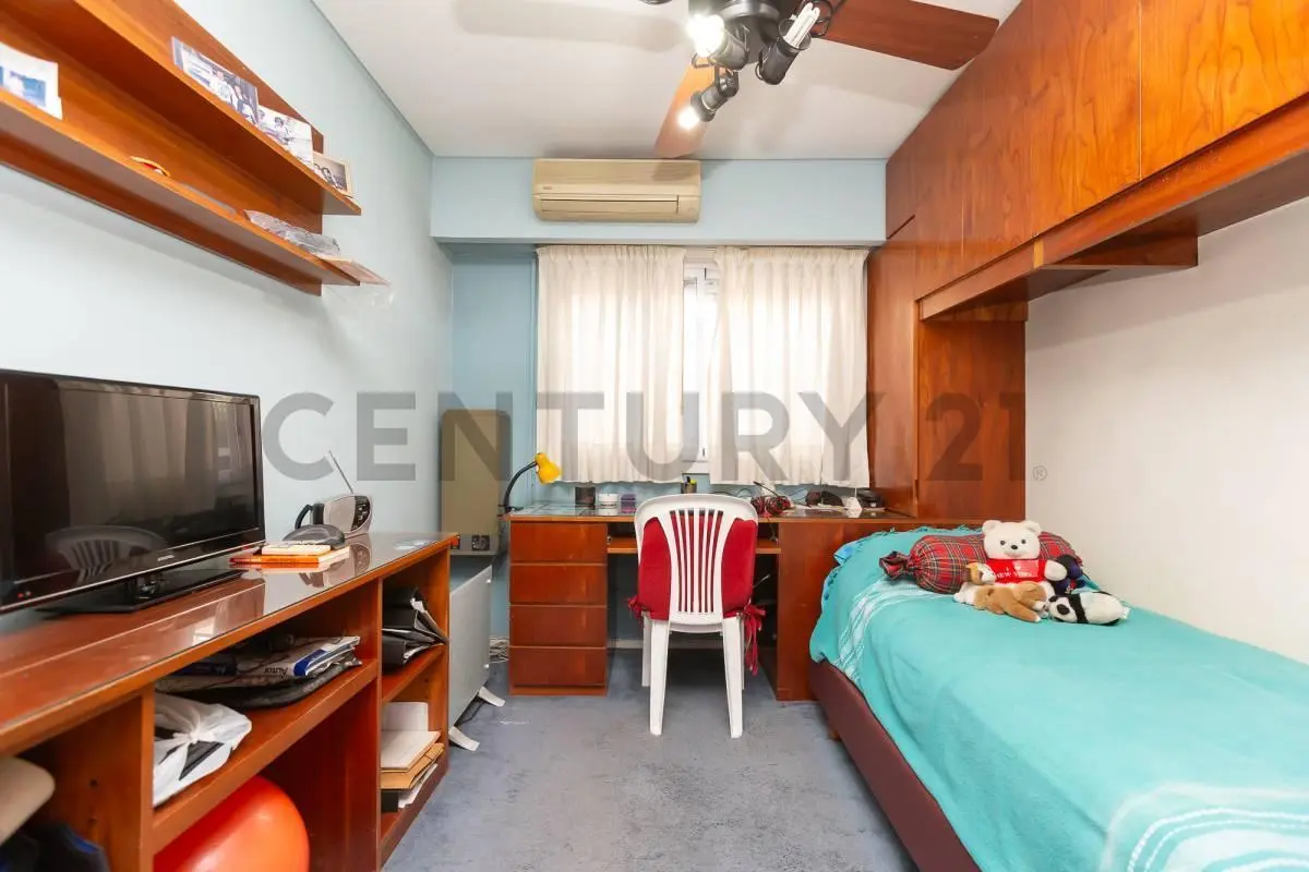 Depto 4 amb c/balcón y doble patio Caballito. Apto crédito. Permuta 2
