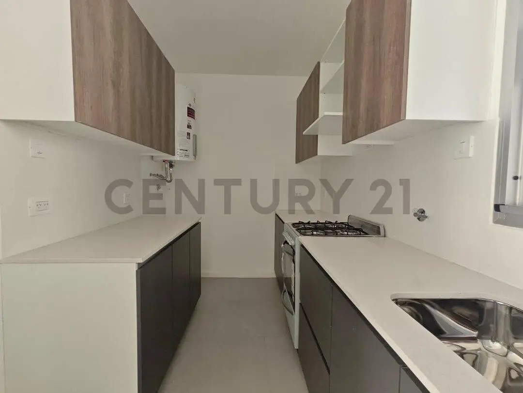 VENTA DEPTO 2 AMBIENTES CON BALCON PERMUTA 5