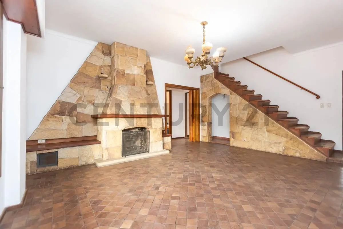 VENTA ACEPTA PERMUTA CASA 4 AMBIENTES CIUDAD JARDIN 4