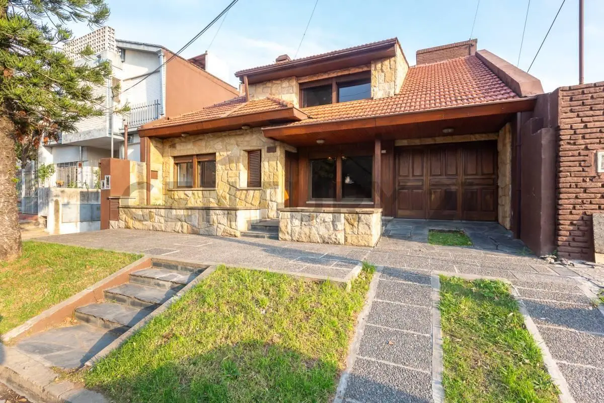 VENTA ACEPTA PERMUTA CASA 4 AMBIENTES CIUDAD JARDIN 3