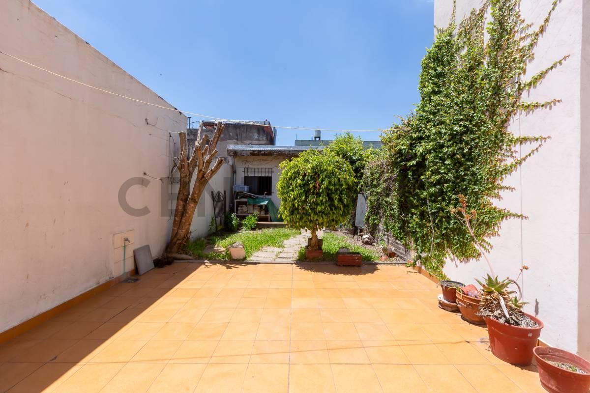 Venta Permuta Casa 2 Ambientes a Reciclar - Lourdes