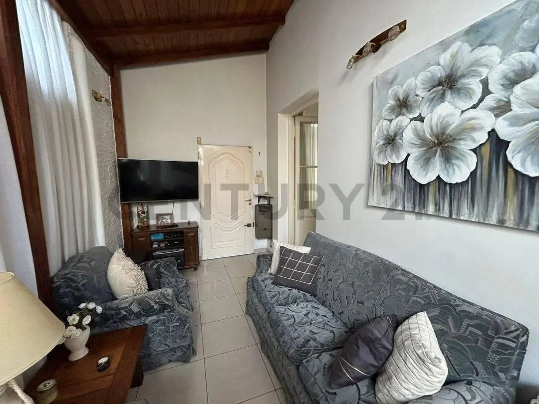VENTA PH 3 AMB CON COCHERA EN CASEROS PERMUTA 2