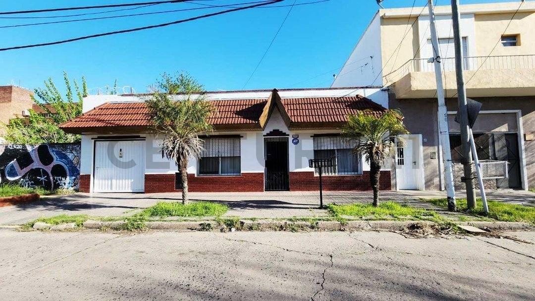 VTA CASA 4 AMB JARDIN QUINCHO PERMUTA CASEROS