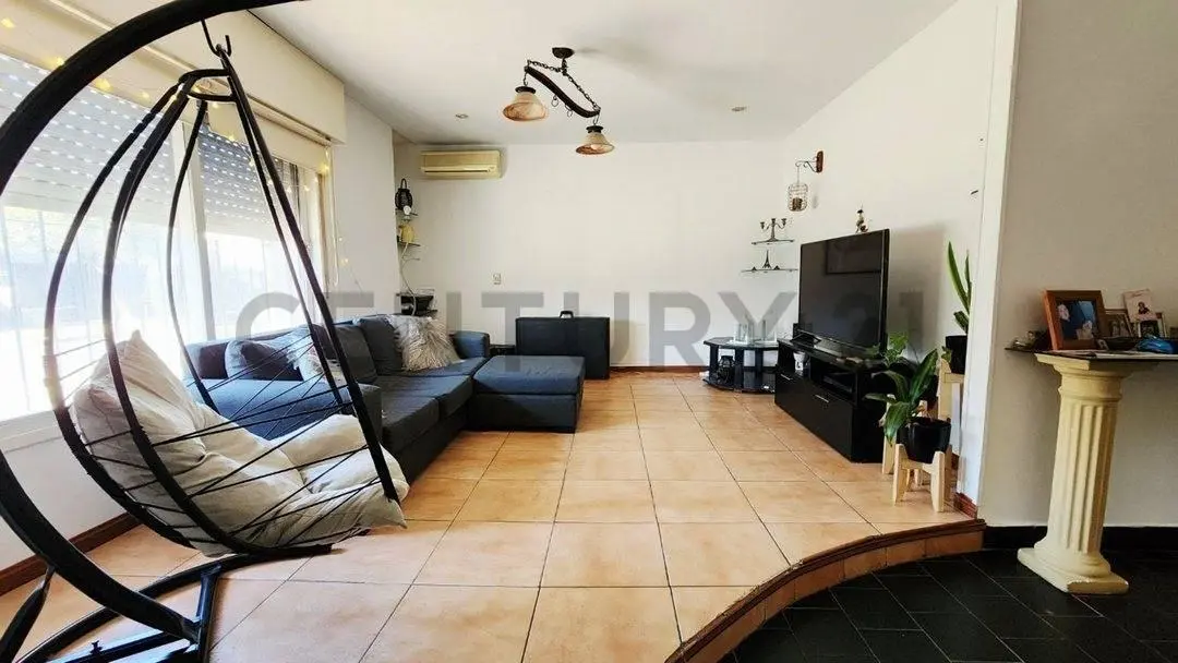 VTA CASA 4 AMB JARDIN QUINCHO PERMUTA CASEROS 4