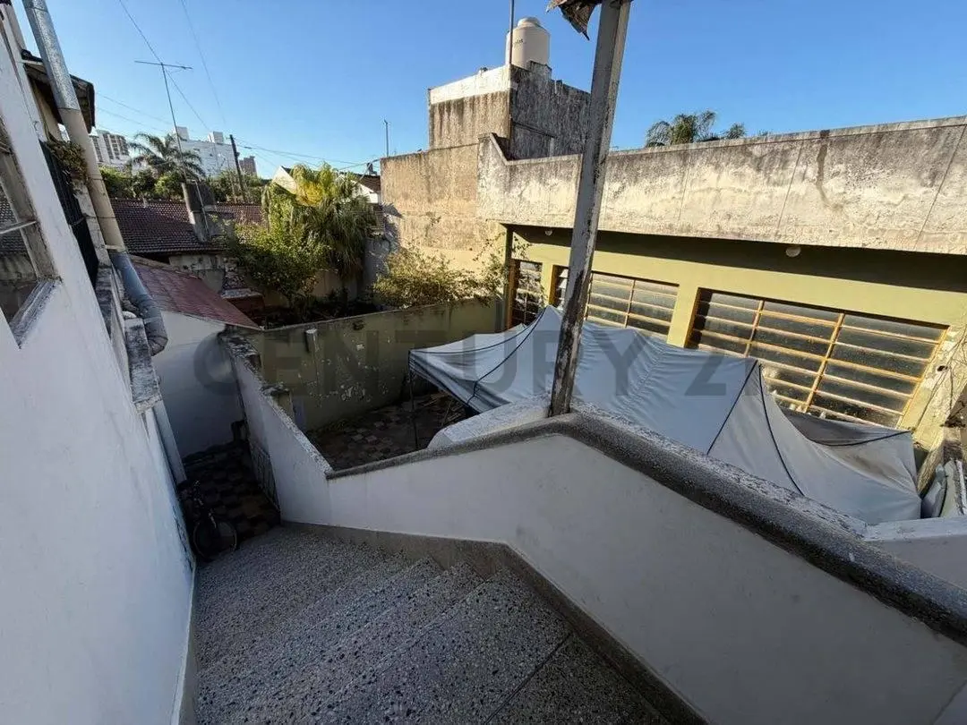 Lote con local, galpón y depto en Ramos Mejía 3