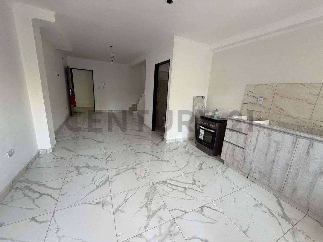 DEPARTAMENTOS DUPLEX 3 AMB RAMOS MEJIA CON BALCON