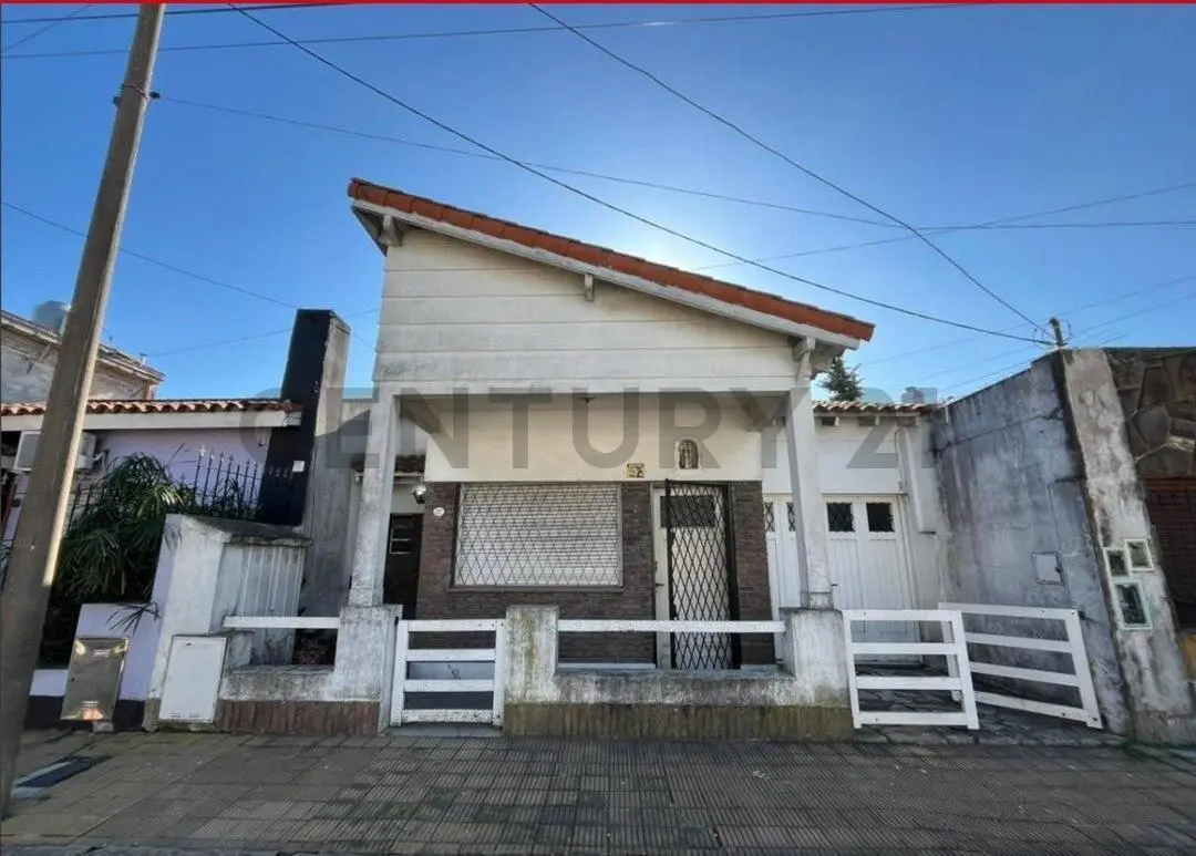 VENTA DE CASA 3 AMBIENTES, GARAJE, PATIO, EN MORÓN 3