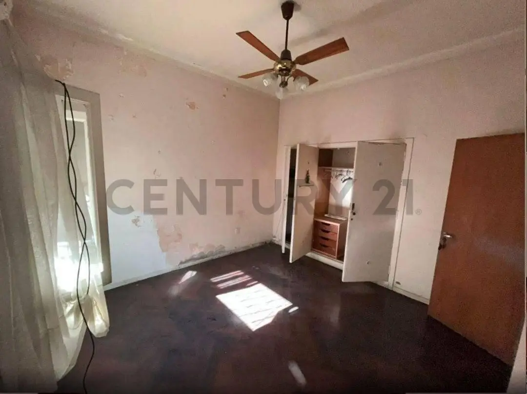 VENTA DE CASA 3 AMBIENTES, GARAJE, PATIO, EN MORÓN 4