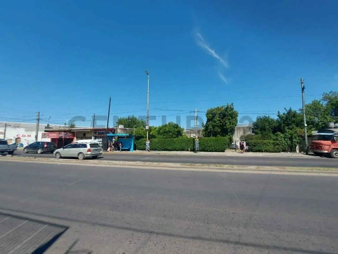 LOCALES, LOTE EN ESQUINA DE 1180 MTS² EN MORON 2