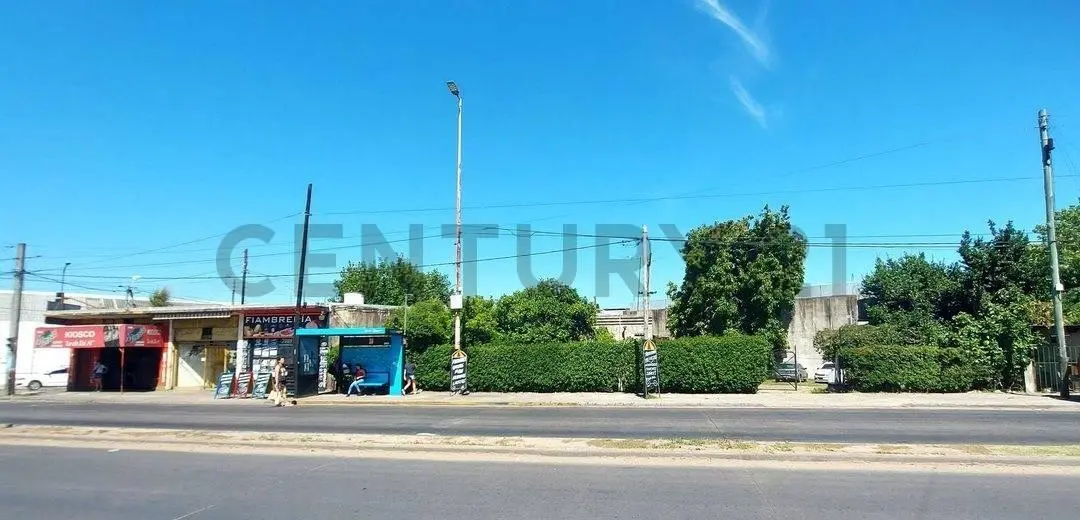 LOCALES, LOTE EN ESQUINA DE 1180 MTS² EN MORON 3