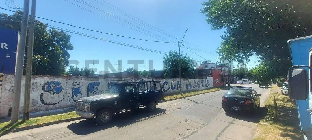 LOCALES, LOTE EN ESQUINA DE 1180 MTS² EN MORON 4