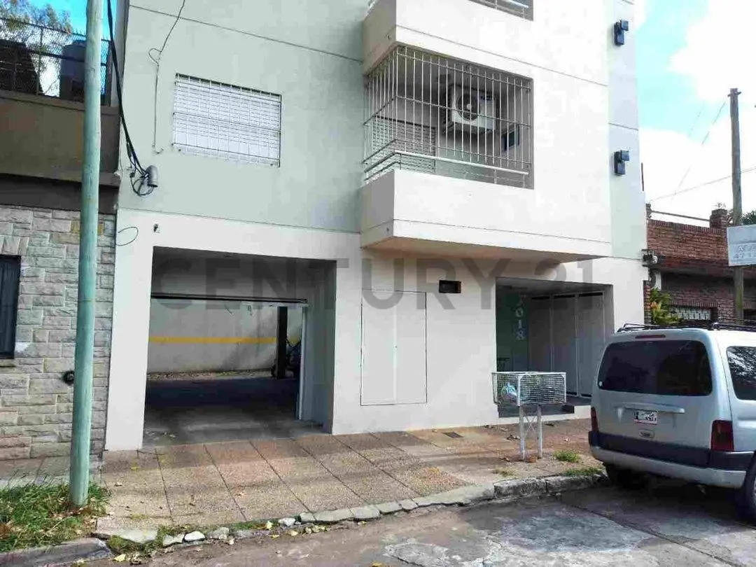 VENTA COCHERA EN EDIFICIO EN SANTOS LUGARES 5