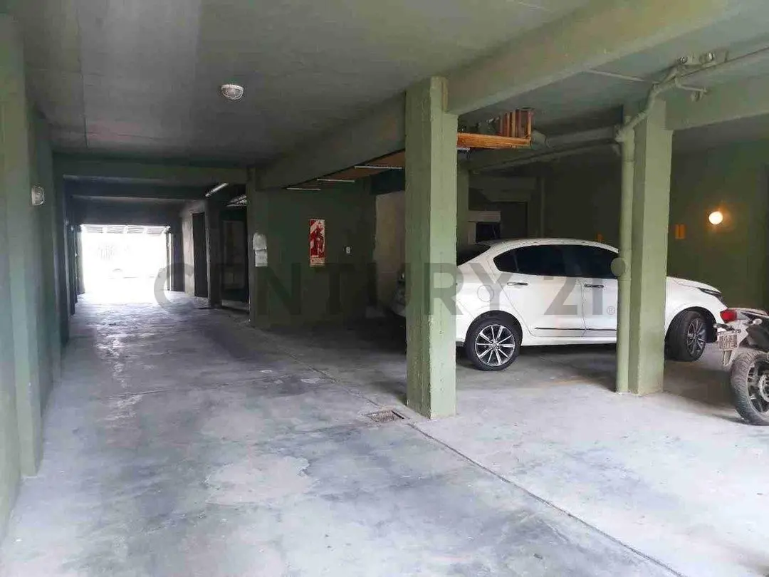 Venta cochera 12mts² en edificio en Santos Lugares 4