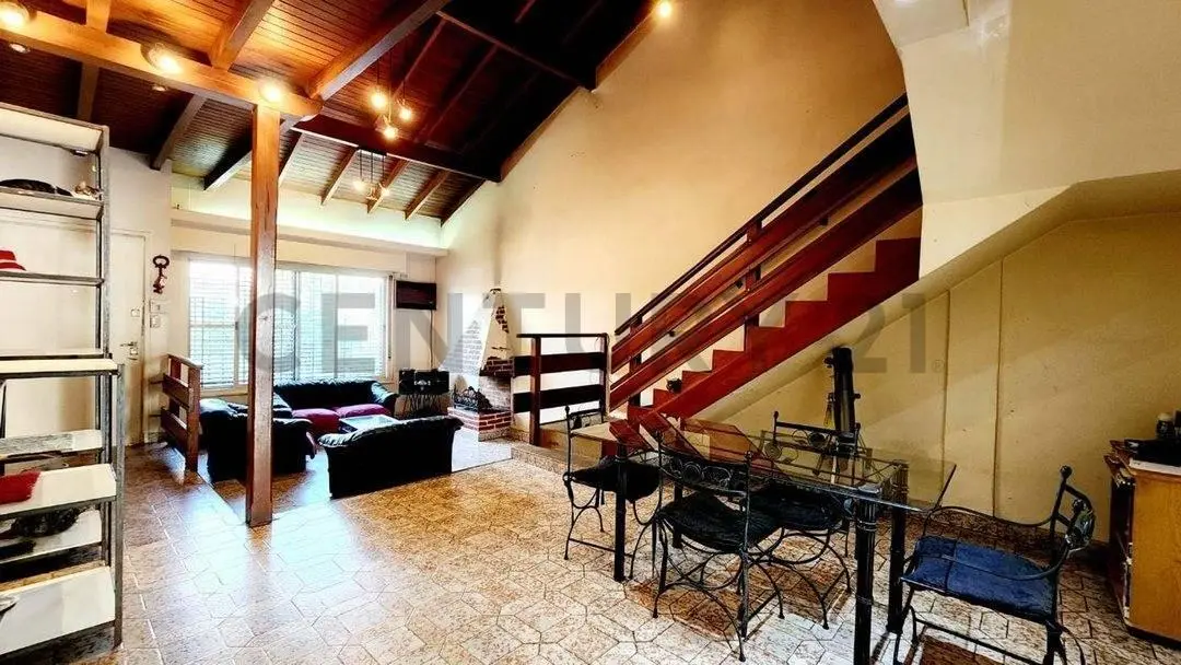 VENTA CASA 4 AMB V. SARMIENTO APTO CREDITO PERMUTA 4