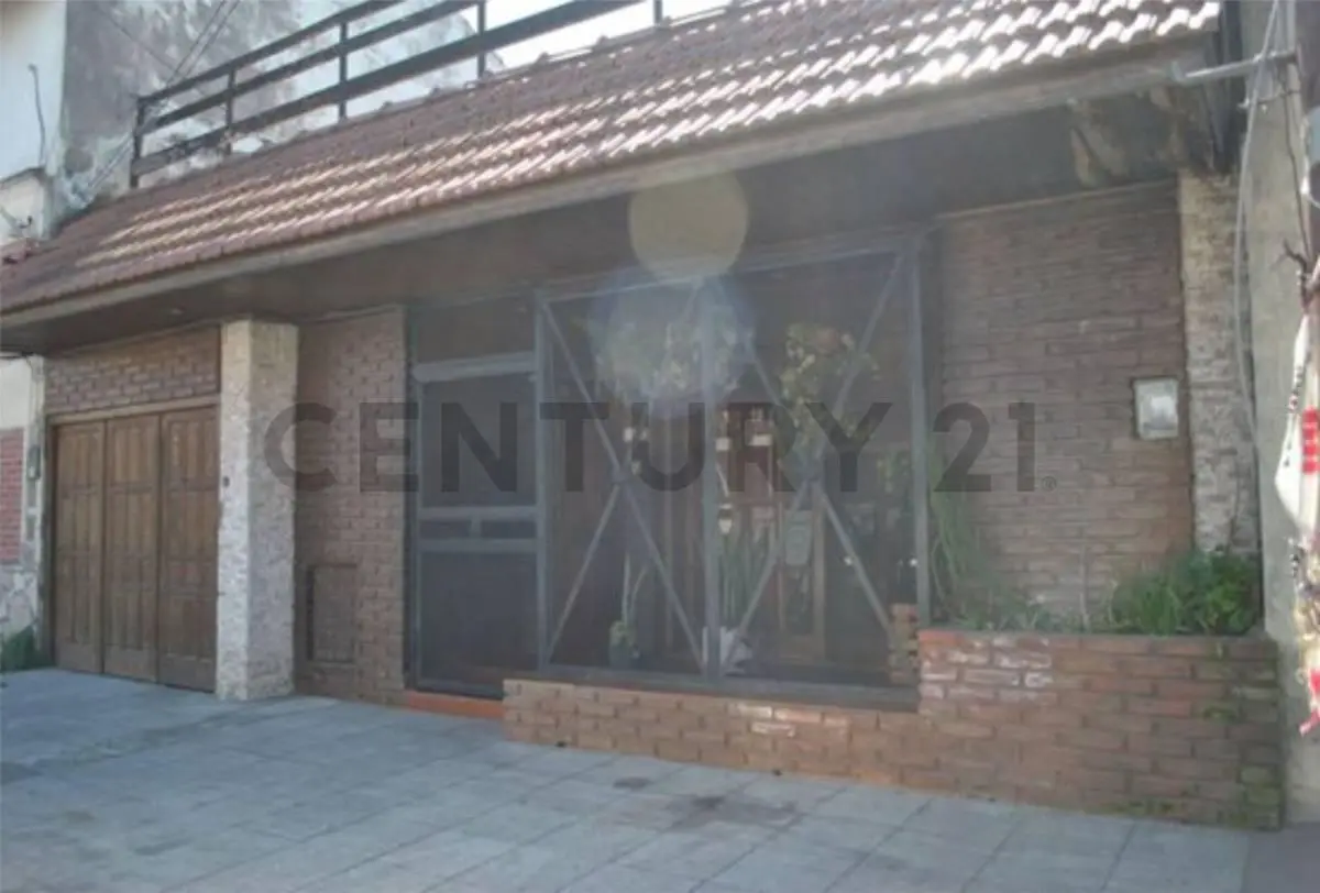 Venta Casa con 3 habitaciones garaje y jardin ACEPTA PERMUTA EN CABA 4