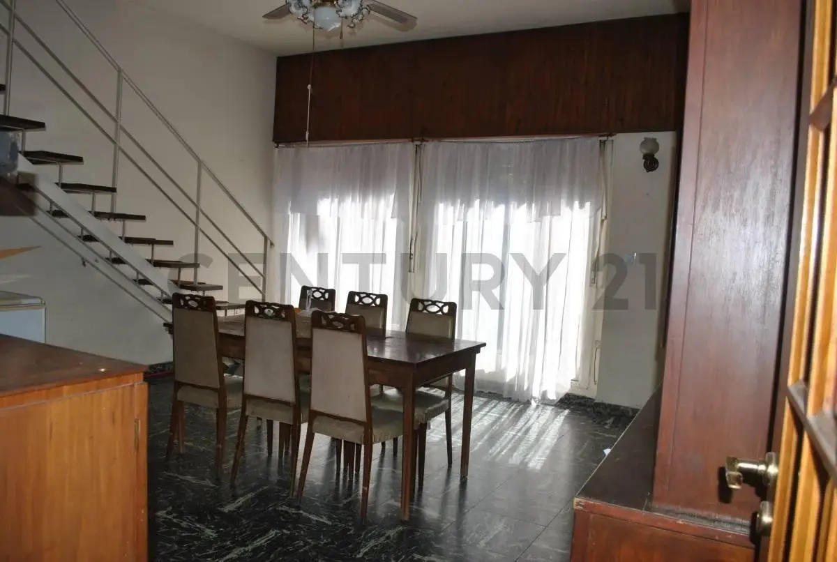 Venta Casa con 3 habitaciones garaje y jardin ACEPTA PERMUTA EN CABA 3