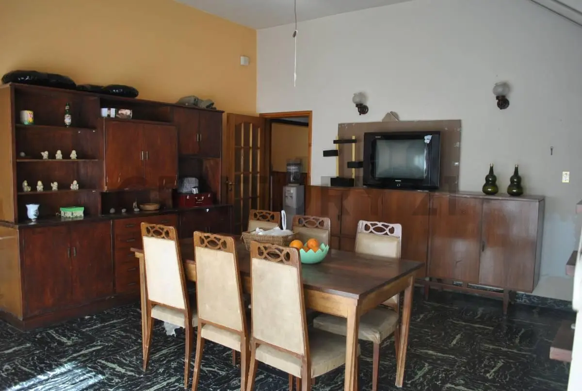 Venta Casa con 3 habitaciones garaje y jardin ACEPTA PERMUTA EN CABA 5