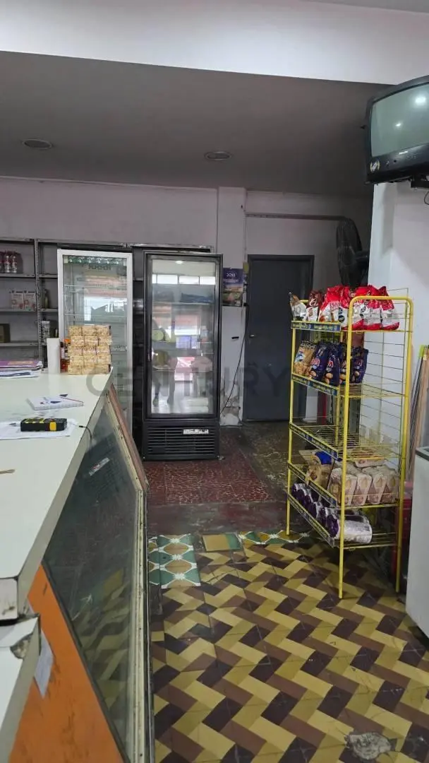 VENTA (CONSULTE ALQ) LOCAL EN MORÓN+DEPOSITO BAÑO 5