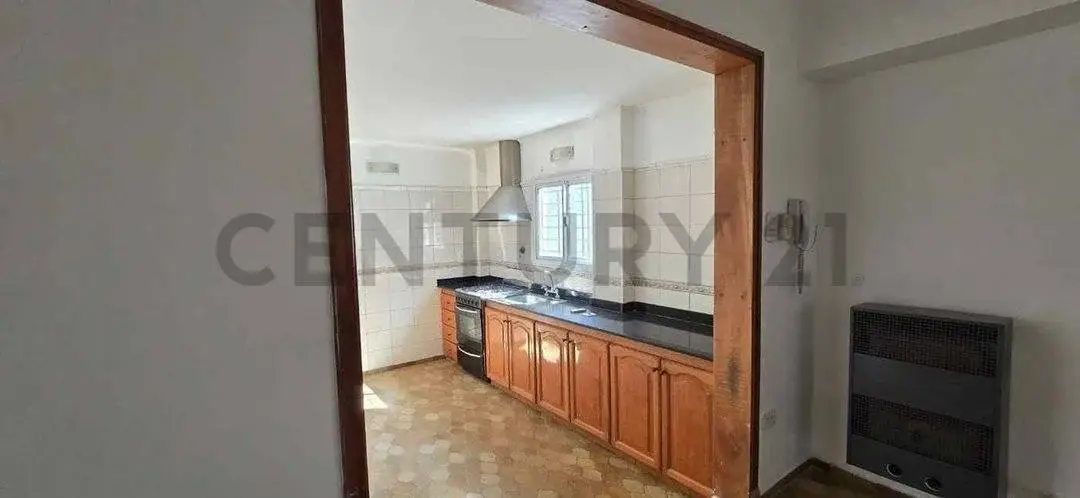 VENTA CASA 4 AMBIENTES EN MORON-PERMUTA 4