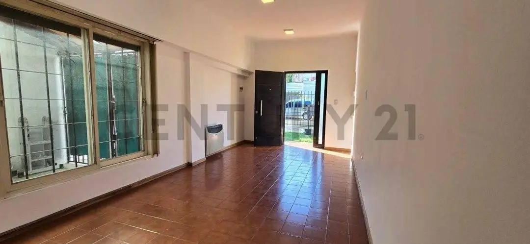 VENTA CASA 4 AMBIENTES EN MORON-PERMUTA 2