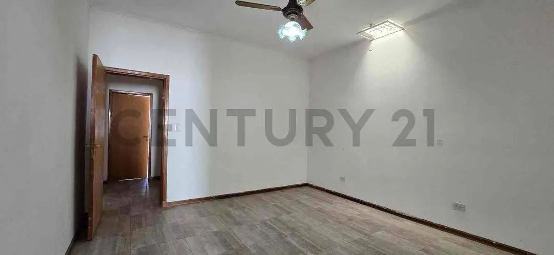 VENTA CASA 4 AMBIENTES EN MORON-PERMUTA 3