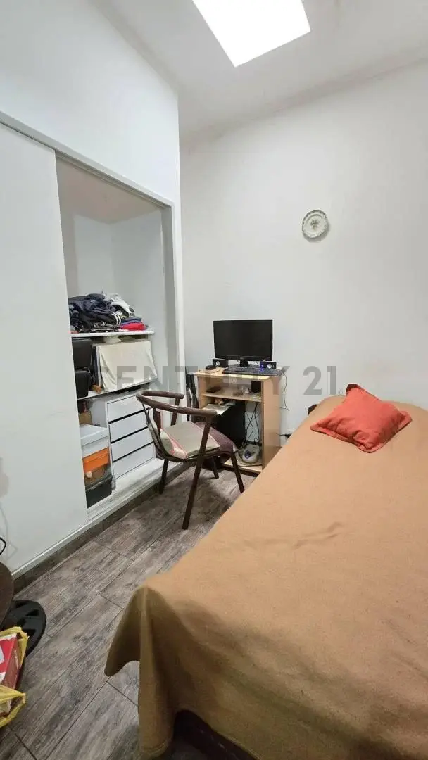 VENTA CASA 4 AMBIENTES EN MORON-PERMUTA 5