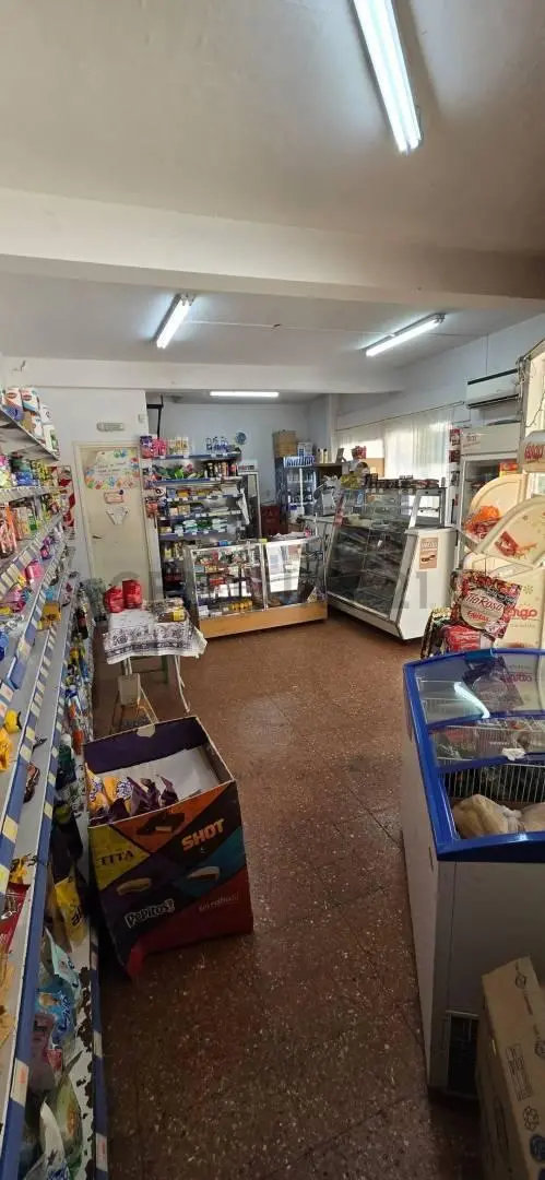 VENTA LOCAL CON TERRAZA EN VILLA SARMIENTO! 3