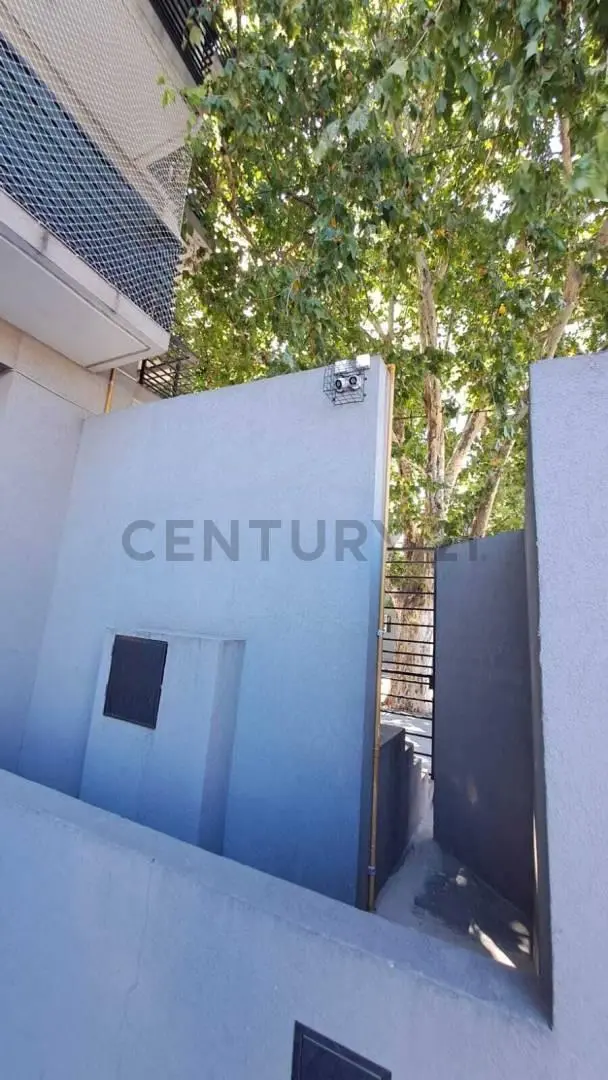 COCHERA CUBIERTA USD 5.000 EL RESTO SE FINANCIA 4