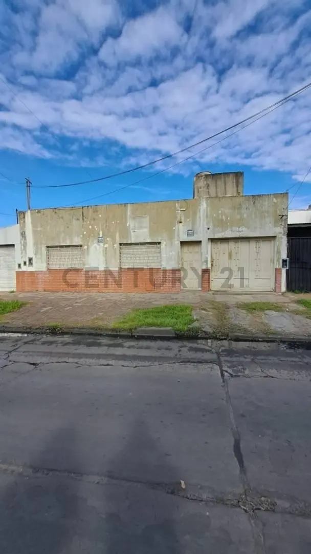 Venta Casa + Deposito, Permuta, BAJO DE PRECIO 3
