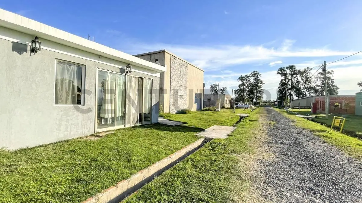 Casa Quinta en Venta en Altos de Viedma | Lote Amplio, Piscina y Entorno Natural 3
