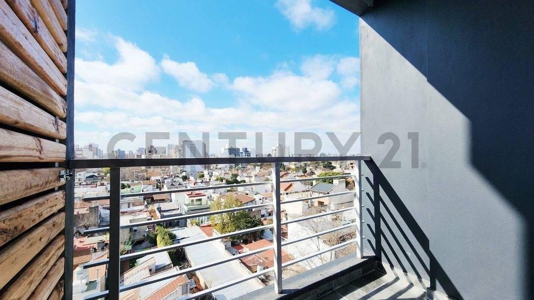 VENTA MONOAMBIENTE CON BALCON CASEROS-PERMUTA