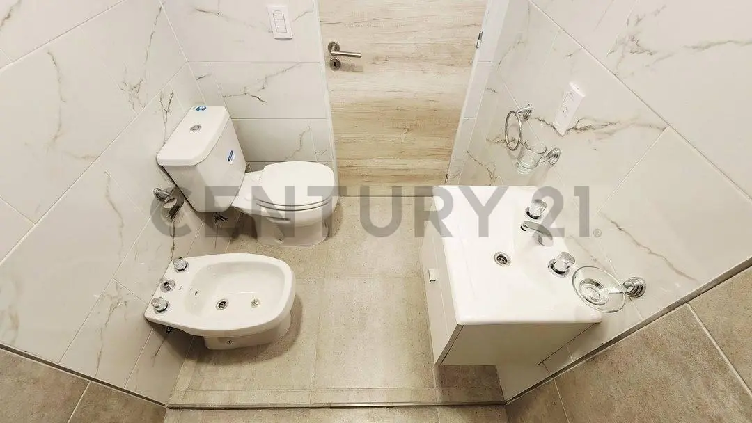 VENTA MONOAMBIENTE CON BALCON CASEROS-PERMUTA 5